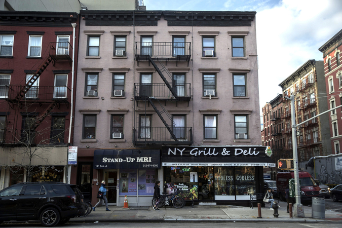 Manhattan landlords' latest lure: Free rent until next year Manhattan landlords' latest lure: Free rent until next year