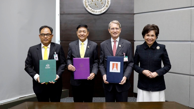From left: Khemarat Sartprecha, Sompong Preeprem, Harald Link, and Preeyanart Soontornwata