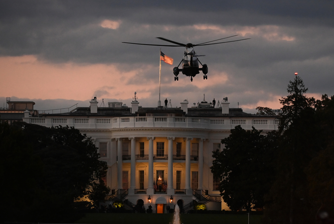 President Donald Trump returns to the White House on Marine One after being treated for covid-19 at Walter Reed National Military Medical Center on Monday, Oct. 5, 2020. MUST CREDIT: Washington Post photo by Matt McClain
