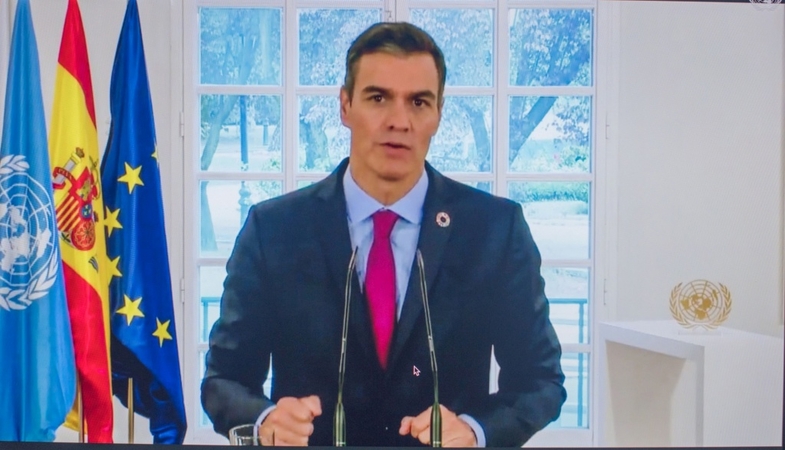 Spain unveils $85 billion stimulus to aid fragile recovery Spain unveils $85 billion stimulus to aid fragile recovery