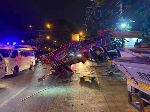 9 migrant construction workers injured in Bangkok crane truck accident 9 migrant construction workers injured in Bangkok crane truck accident