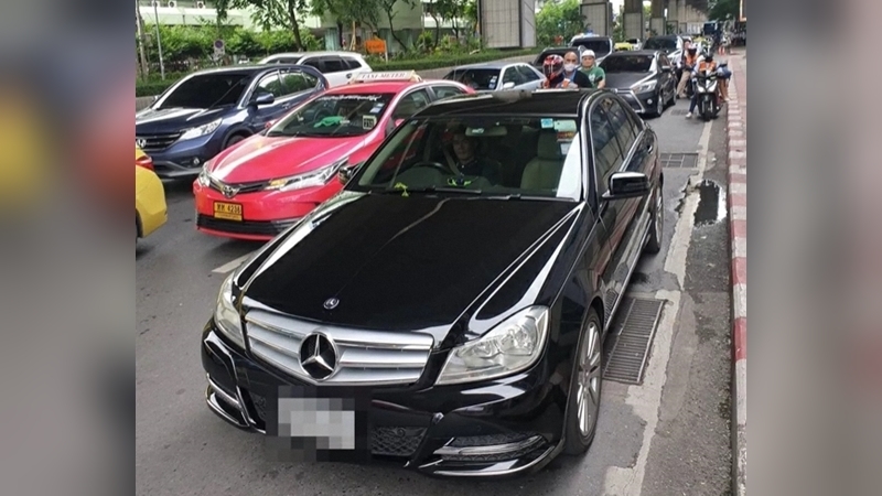 Senator’s black Mercedes parked in hospital’s ER zone creates furore in social media Senator’s black Mercedes parked in hospital’s ER zone creates furore in social media