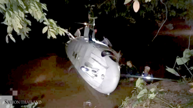 Navy helicopter lands in river, three injured Navy helicopter lands in river, three injured