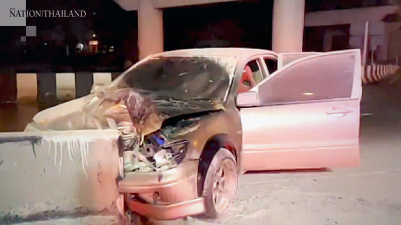 Police look for driver of car that caught fire in Chonburi Police look for driver of car that caught fire in Chonburi