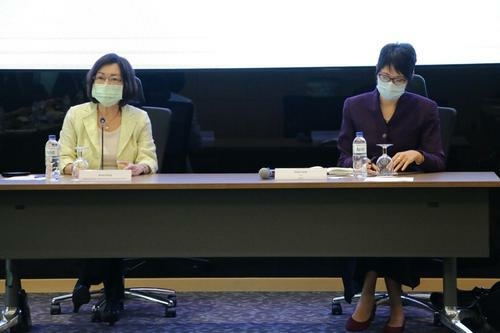 Anne Hung (left), the Representative of Taipei Economic and Cultural Office in Malaysia, speaks at the roundtable forum organised by Institute for Democracy and Economic Affairs (IDEAS) on Malaysia, Taiwan and CPTPP: Economic growth and opportunities in recovery”. On the right is Tricia Yeoh.