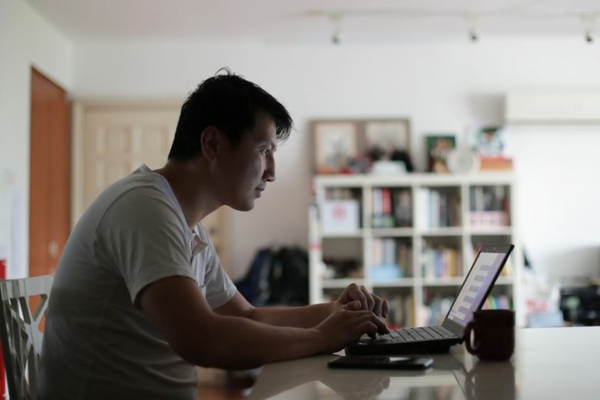 Just one in 10 wanted to return to the office full-time. ST PHOTO: GIN TAY