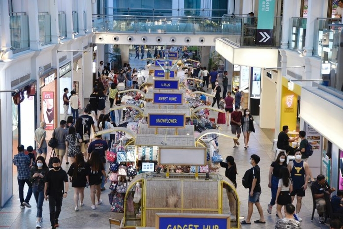 Singapore GDP shrinks at slower 7% rate in Q3 as economy starts to recover Singapore GDP shrinks at slower 7% rate in Q3 as economy starts to recover