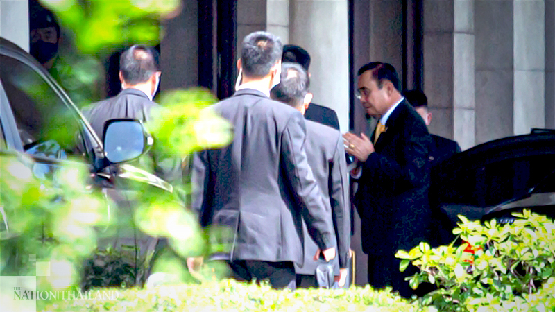 Prayut at Govt House after clamping emergency Prayut at Govt House after clamping emergency