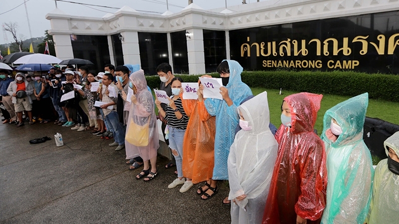 Songkhla activists confront military over imprisonment of protest leaders