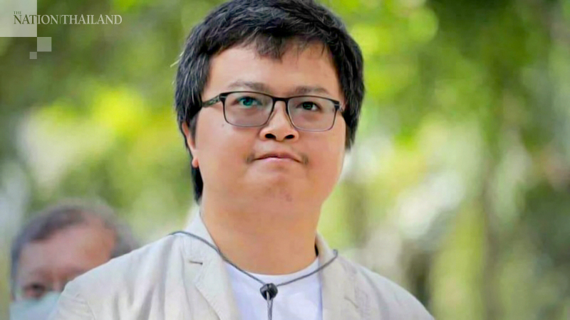 People gather outside Chiang Mai prison in support of Arnon, Prasit People gather outside Chiang Mai prison in support of Arnon, Prasit