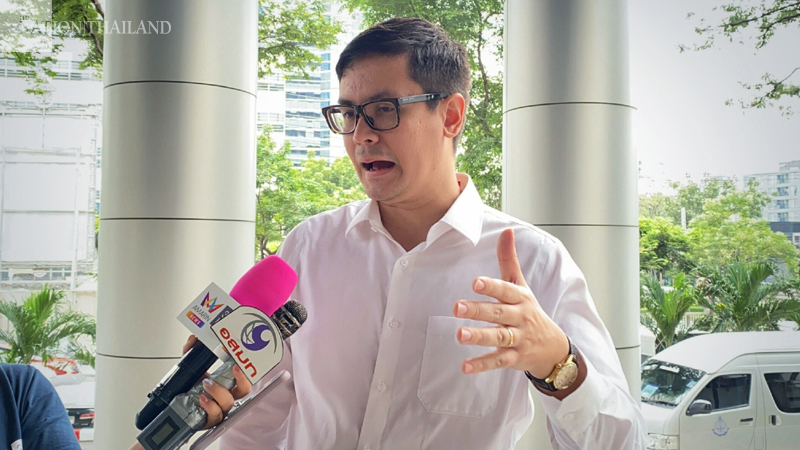 Rangsiman offers his MP salary as bail surety for protest leader Jatupat Rangsiman offers his MP salary as bail surety for protest leader Jatupat