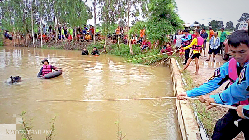 Rescuers yet to find boy, 6, who fell in canal in Si Sa Ket Rescuers yet to find boy, 6, who fell in canal in Si Sa Ket