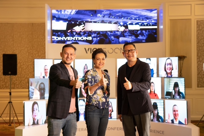 From left: Chatupol Sitichai, CEO of The Pixel One Production, Suphajee Suthumpun, Dusit International Group CEO and Puripan Bunnag, director, executive and legal affairs, TCEB