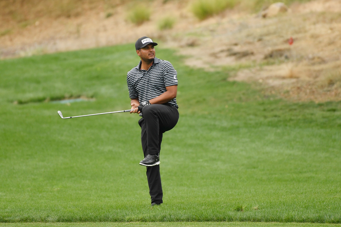 Munoz soars with eagles to lead by one Munoz soars with eagles to lead by one