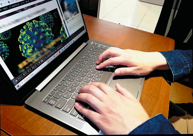 A user in Osaka edits a news article on a website that features user-generated content. (This photo image has been partially modified. - The Yomiuri Shimbun)