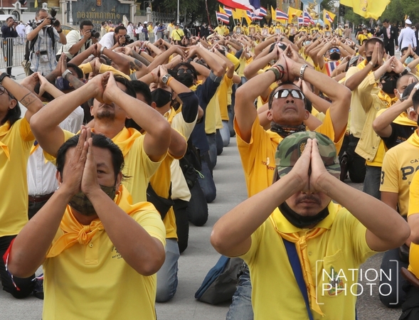 Yellow shirts mark Chulalongkorn Day, vow to protect monarchy Yellow shirts mark Chulalongkorn Day, vow to protect monarchy