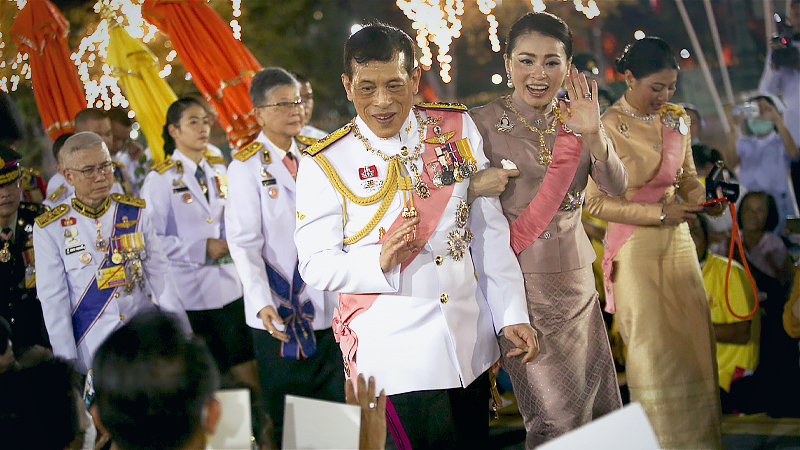 Their Majesties meet royalists on Chukalongkorn Day Their Majesties meet royalists on Chukalongkorn Day