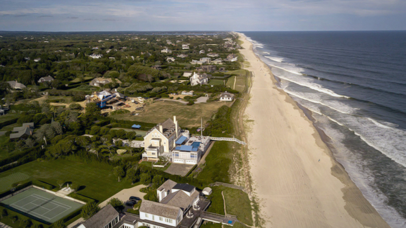 Hamptons home prices soar to a record in rush for beach retreats Hamptons home prices soar to a record in rush for beach retreats