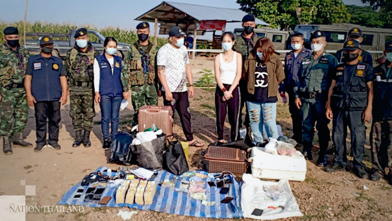 Three Chinese arrested with Bt8m on border while fleeing Myanmar due to Covid-19 Three Chinese arrested with Bt8m on border while fleeing Myanmar due to Covid-19