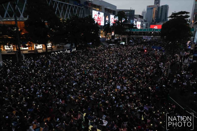 Pro-democracy protesters gather at the Ratchaprasong intersection in Bangkok’s shopping district on Sunday.&nbsp;Photo by Korbphuk Phromrekha
