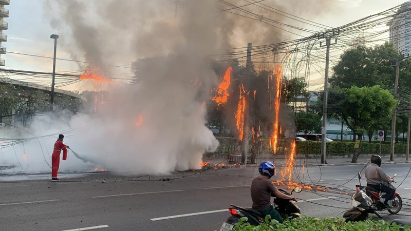 Vehicle movement in Chatuchak affected by cable blaze Vehicle movement in Chatuchak affected by cable blaze