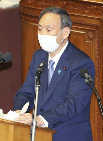 Prime Minister Yoshihide Suga delivers his first policy speech at a House of Representatives plenary session in the Diet on Monday. (The Yomiuri Shimbun)