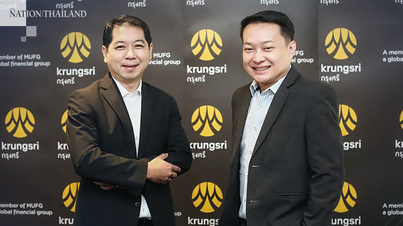 From left: Prakob Phiencharoen, Krungsri’s executive vice president and acting head of investment banking, and Poonsit Wongthawatchai, executive vice president and head of the environmental, social and governance division.