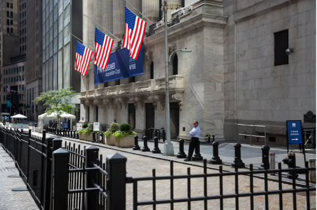 S&P 500 tumbles in worst stock rout in 4 months S&P 500 tumbles in worst stock rout in 4 months
