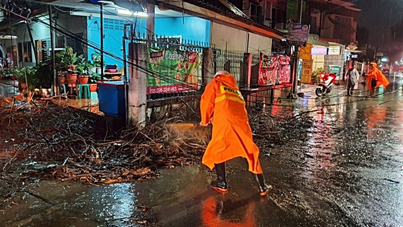 Typhoon Molave packs a punch in Ubon Typhoon Molave packs a punch in Ubon