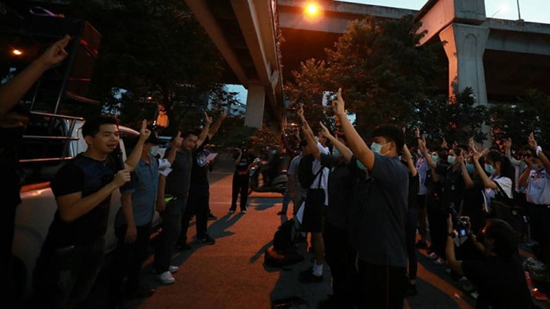 Nation TV hit by protest as pro-democracy carnival takes over Silom Nation TV hit by protest as pro-democracy carnival takes over Silom