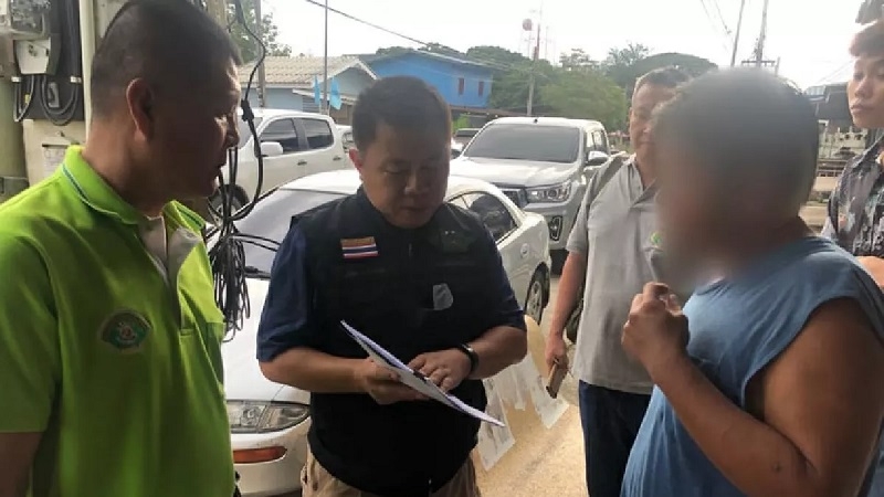 Man held for parading with captured monitor lizards Man held for parading with captured monitor lizards