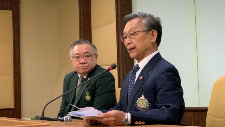 Chuan talking with former PMs on reconciliation panel Chuan talking with former PMs on reconciliation panel