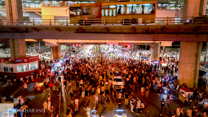 Exploding firecracker creates panic among protesters; suspect flees on bike Exploding firecracker creates panic among protesters; suspect flees on bike