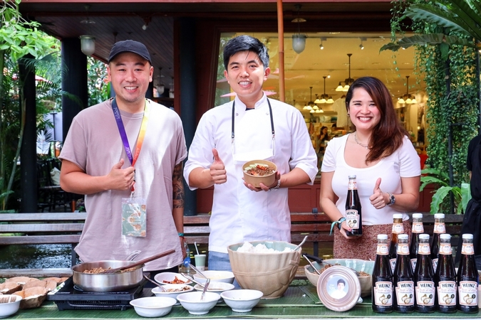  Heinz Oyster 
Andita Rasyid, head of marketing for Kraft Heinz Asean, with Jon Lor, managing director of Wonderfruit, and Chef Ton (Thitid Tassanakajohn) from Le Du.