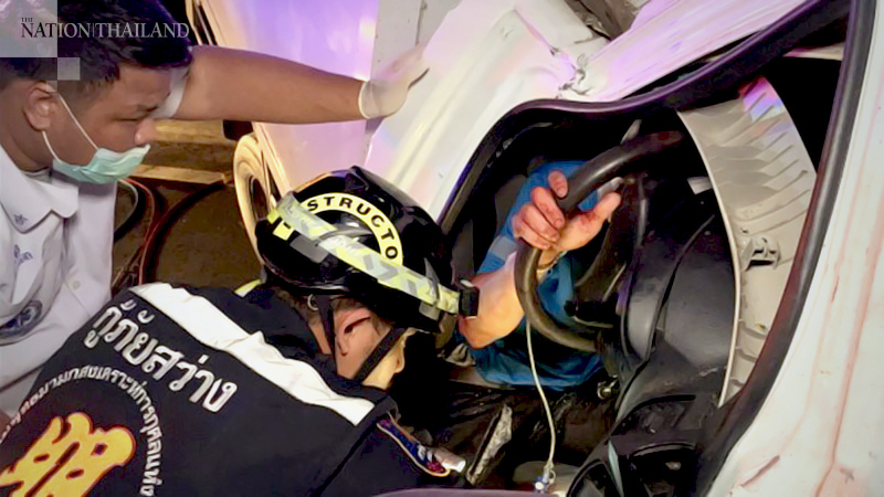One killed, but four narrowly escape crash in Si Sa Ket One killed, but four narrowly escape crash in Si Sa Ket
