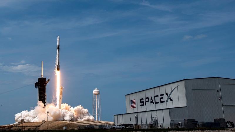 NASA moves SpaceX launch to Sunday because of poor weather offshore NASA moves SpaceX launch to Sunday because of poor weather offshore