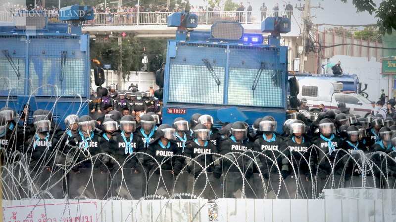 Police fire water cannon at Parliament protesters Police fire water cannon at Parliament protesters