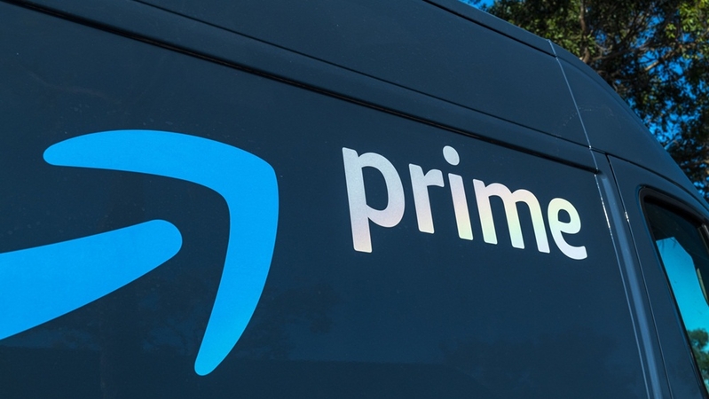 Amazon expands push into health care with online pharmacy Amazon expands push into health care with online pharmacy