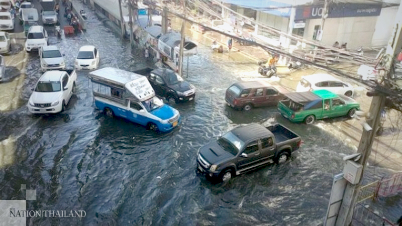 Flash floods in Samut Prakan, Chonburi as sea levels rise Flash floods in Samut Prakan, Chonburi as sea levels rise