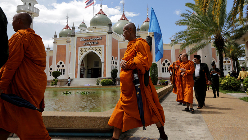 Monks reach Pattani mosque on 4,000km pilgrimage to unite religions Monks reach Pattani mosque on 4,000km pilgrimage to unite religions