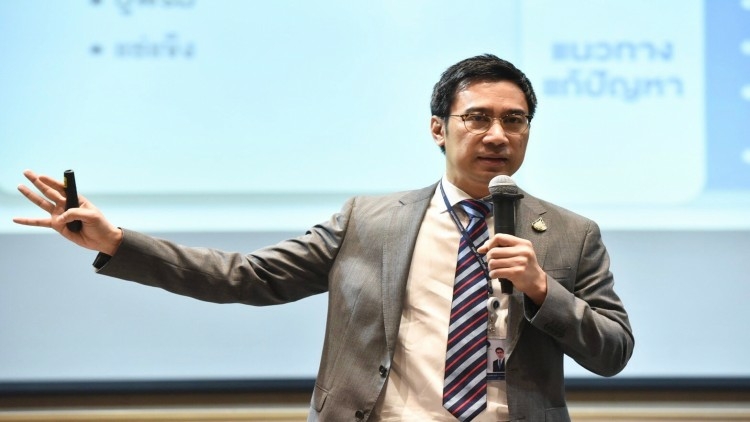 Central bank looks for ways to control the rising baht Central bank looks for ways to control the rising baht
