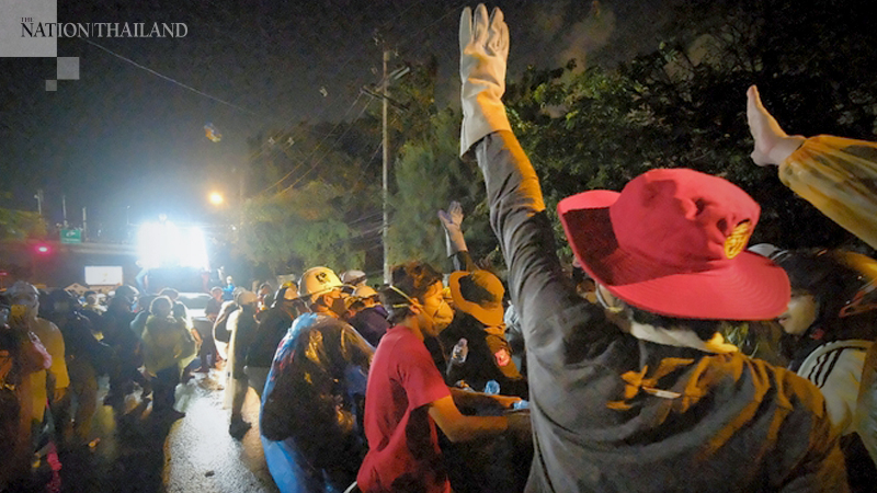 Protesters dismiss Prayut’s legal threat, refuse to bow to ‘failed govt’ Protesters dismiss Prayut’s legal threat, refuse to bow to ‘failed govt’