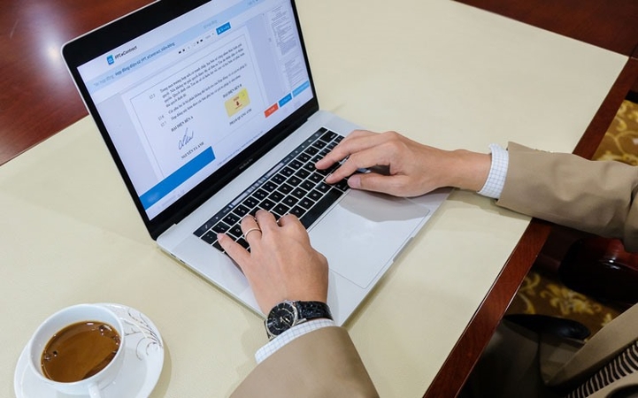 E-commerce is expected to grow by 63 per cent to $62 billion in 2020 and is poised to hit $172 billion in 2025.— Photo doanhnhansaigon.vn