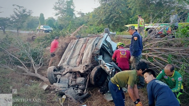 Driver killed as car crashes into trees Driver killed as car crashes into trees