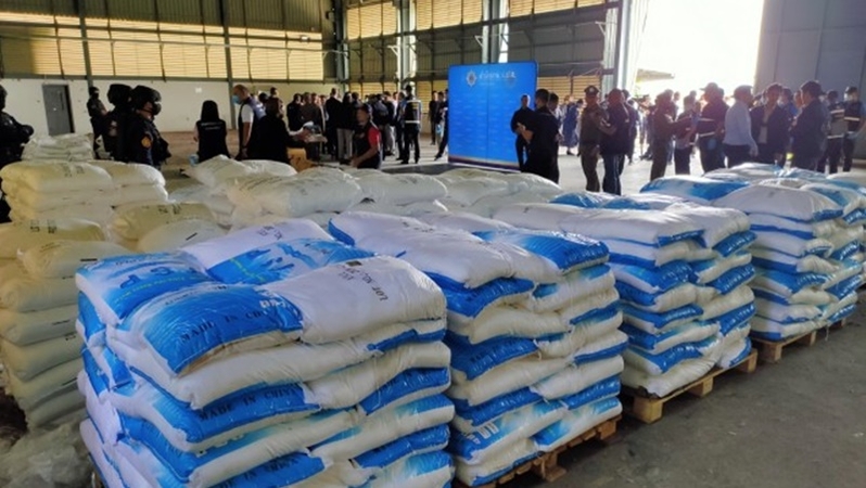 Samples of drugs found in sacks in Chachoengsao given to UN agency Samples of drugs found in sacks in Chachoengsao given to UN agency