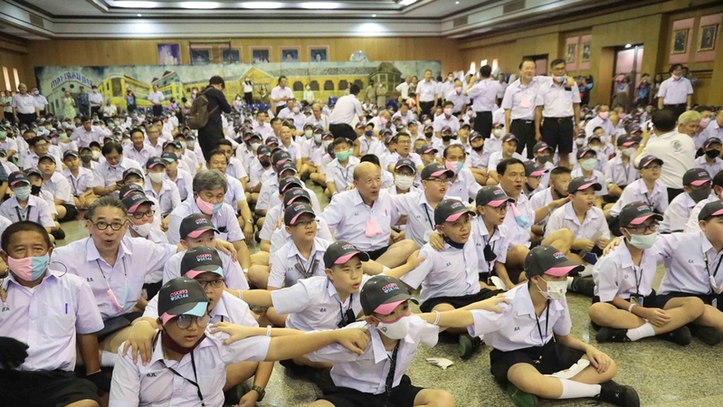 Suankularb welcoming ceremony ‘just cosplay’, educators still dinosaurs, say netizens Suankularb welcoming ceremony ‘just cosplay’, educators still dinosaurs, say netizens