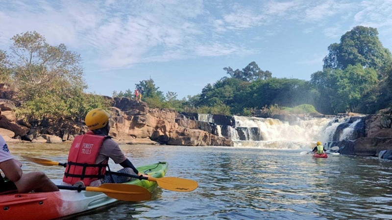 Phitsanulok woos tourists with waterfall route on kayaking trips Phitsanulok woos tourists with waterfall route on kayaking trips