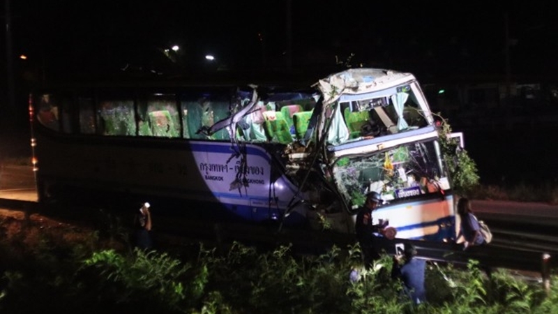 Ten passengers hurt after bus ploughs into tree in Phitsanulok Ten passengers hurt after bus ploughs into tree in Phitsanulok