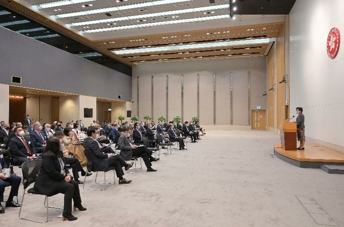 Chief Executive Carrie Lam Cheng Yuet-ngor meets with members of the consular corps and the International Business Committee on Nov 26, 2020, briefing them on her 2020 Policy Address. (PHOTO / HKSAR GOVT)