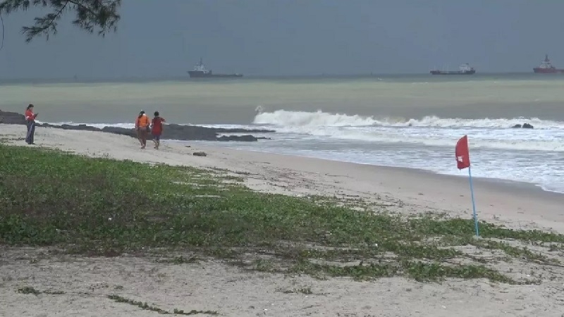 Visitors to Songkhla beaches warned of high waves Visitors to Songkhla beaches warned of high waves
